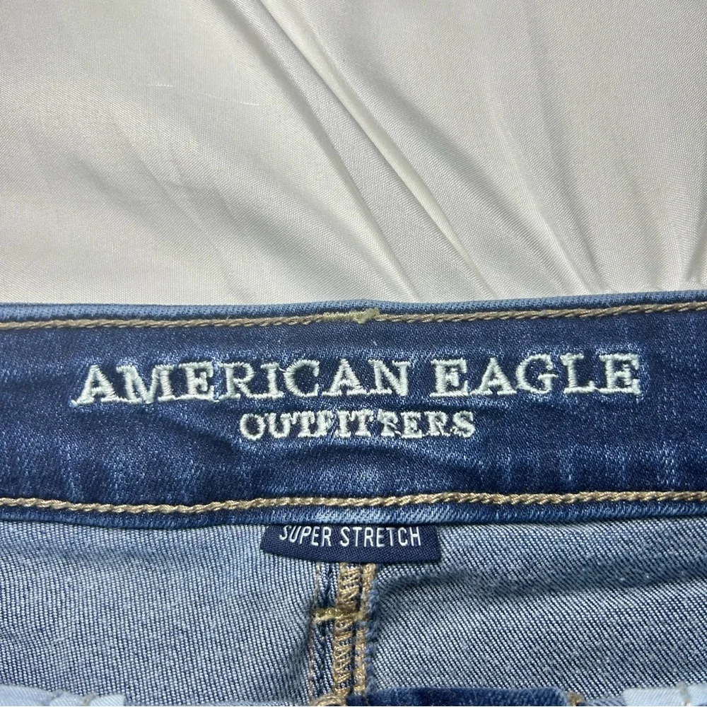 American Eagle Denim & Cream Lace Pocket Frayed Hem Shortie Jean Shorts Size 8